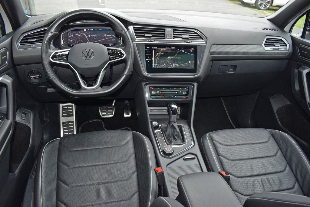 Volkswagen Tiguan Allspace 2.0 TSI 4Mo DSG R-Line 7-Sitze foto 2