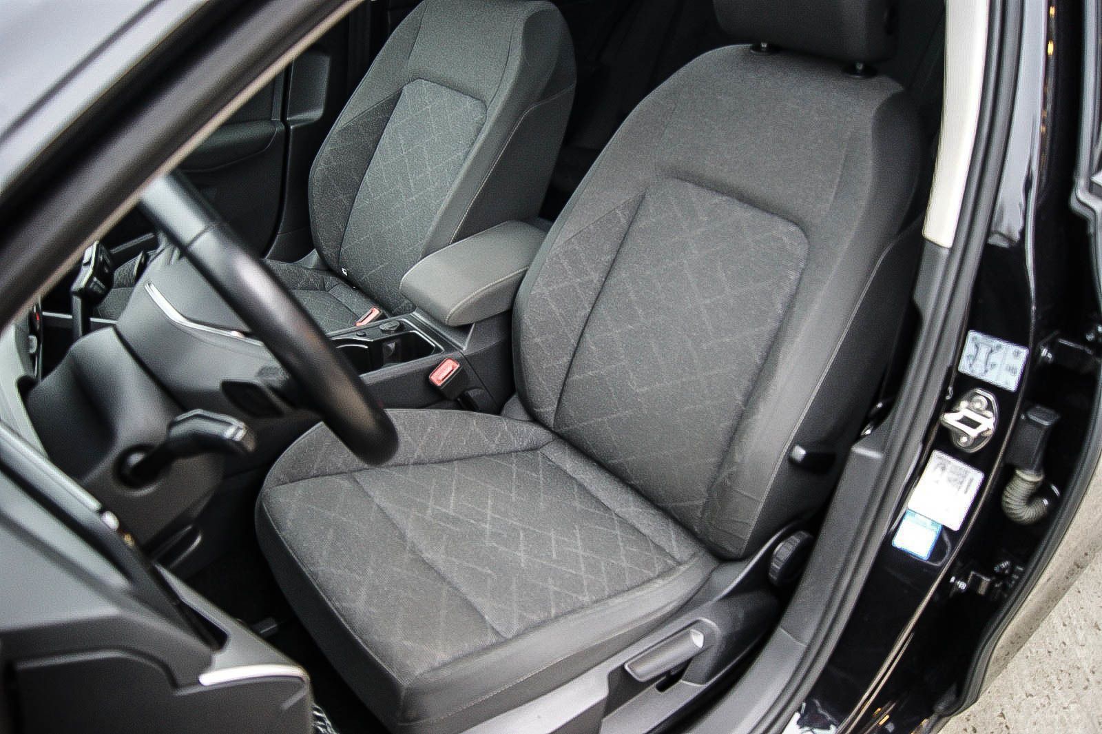 Fahrzeugabbildung Volkswagen Golf VIII Var 20TDI DSG LIFE STDHG ANHZV PANO IQ