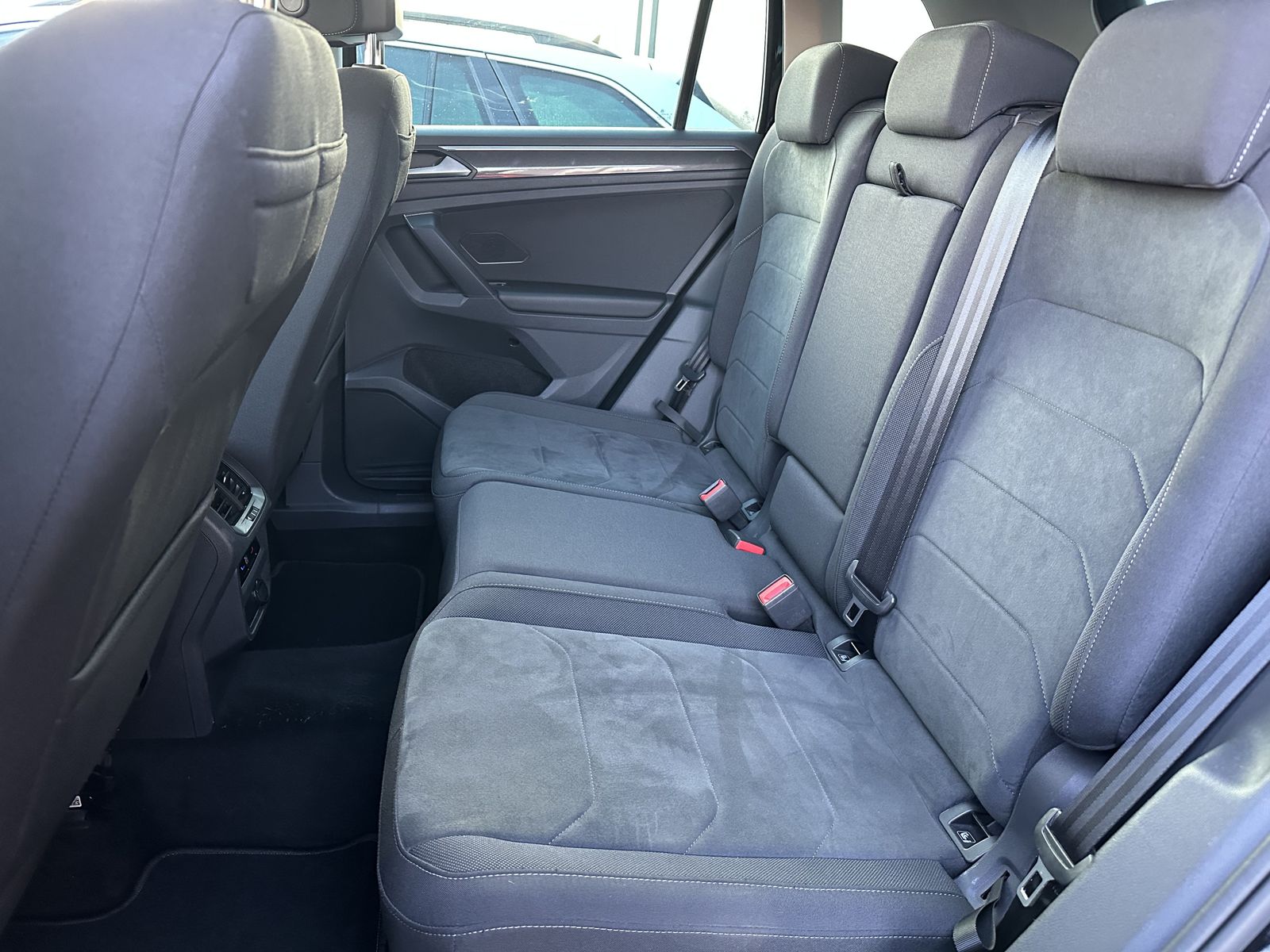 Fahrzeugabbildung Volkswagen Tiguan 2.0 TSI Elegance 4M NAV+LED+KAMERA+19ZOLL