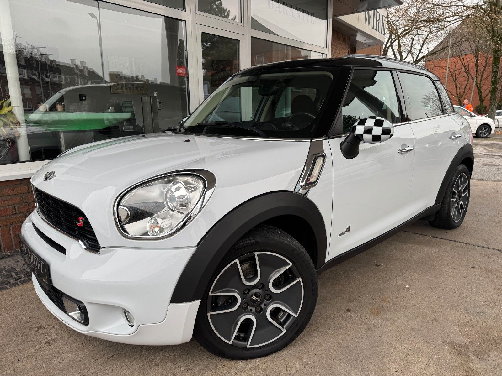Fahrzeugabbildung MINI Cooper S Countryman ALL4 Autom. Pano/Leder