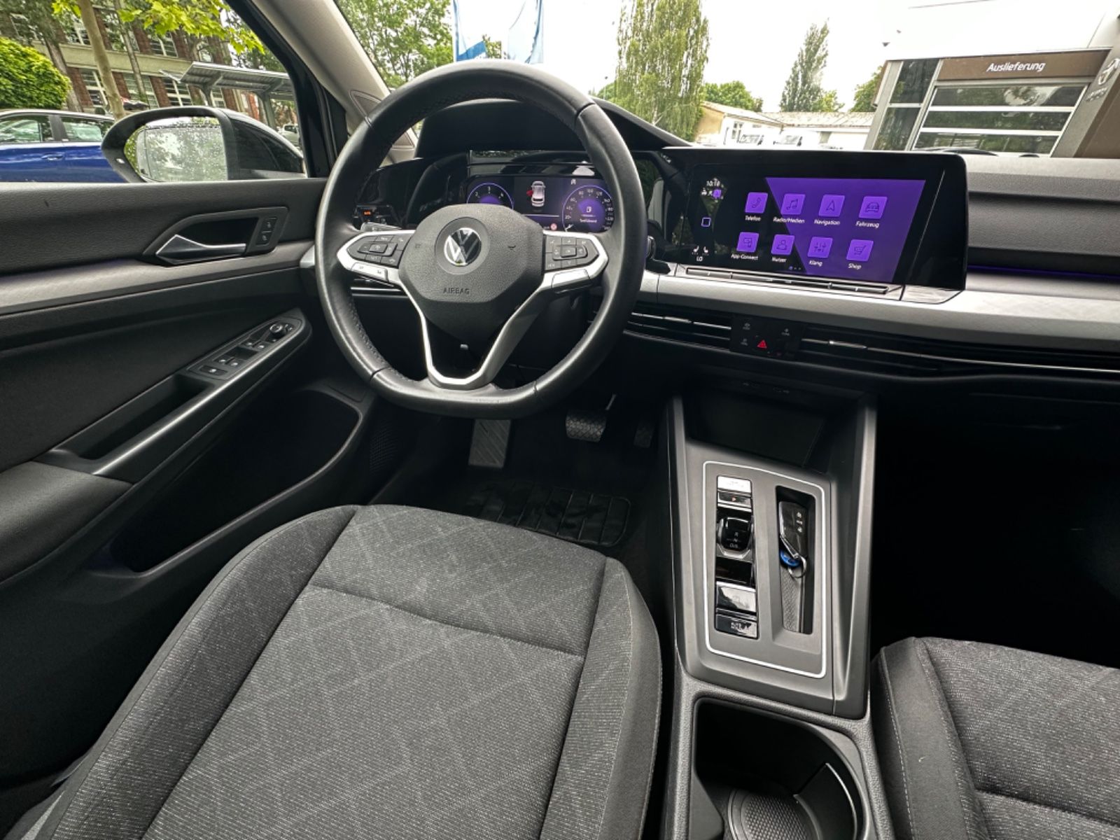 Fahrzeugabbildung Volkswagen Golf VIII 2.0 TDI 7-DSG Life LED NAVI