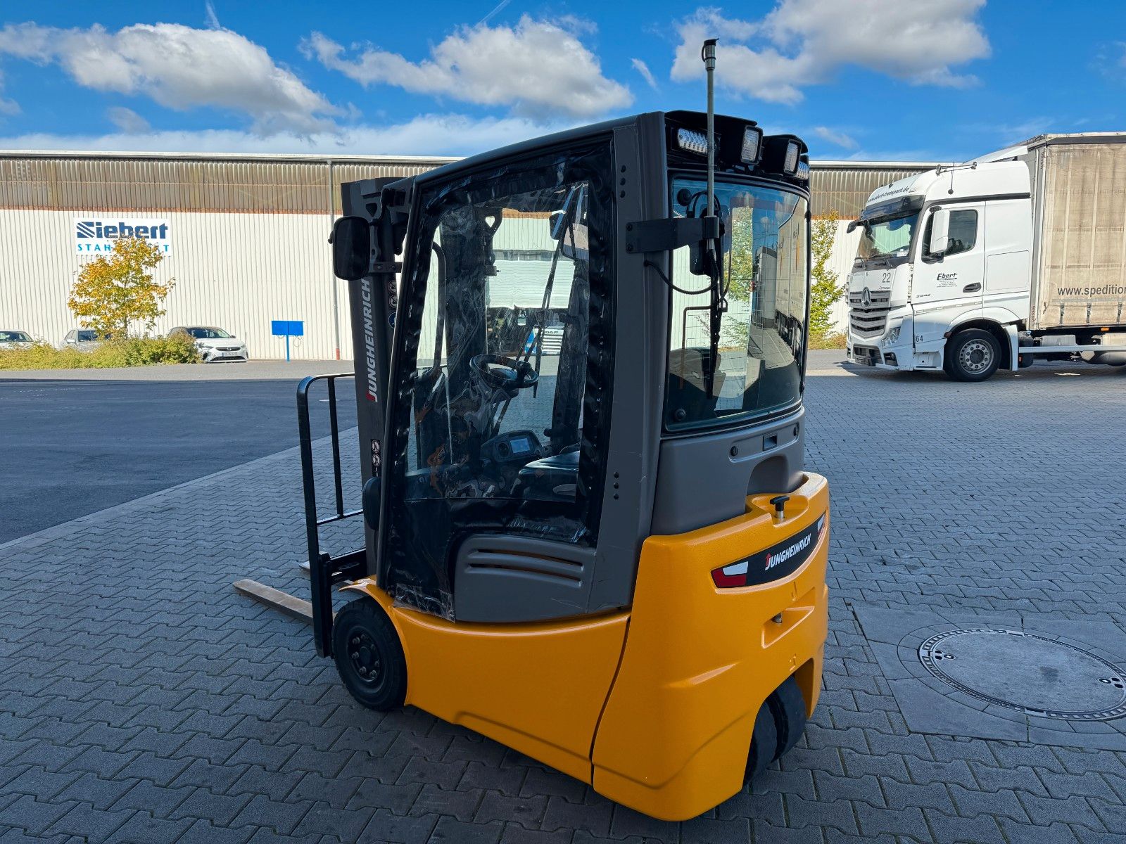 Fahrzeugabbildung Jungheinrich EFG 215 / Triplex: 4.25m! / SS / nur 2.865h!