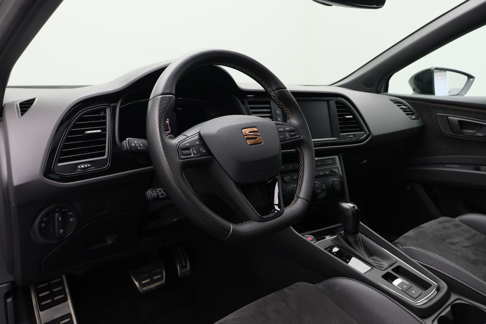 Fahrzeugabbildung CUPRA Leon ST Cupra 2,0TSI 4 Drive DSG ACC Panorama