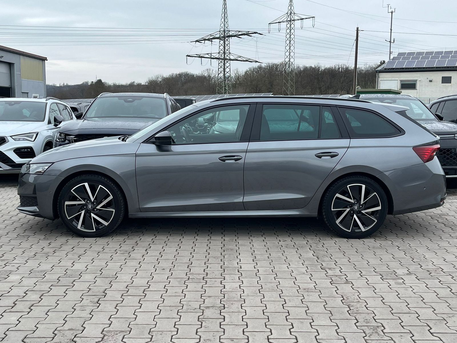 Fahrzeugabbildung SKODA Octavia 1.5 DSG Sportline PANO*MATRIX*AHK*5J.GAR
