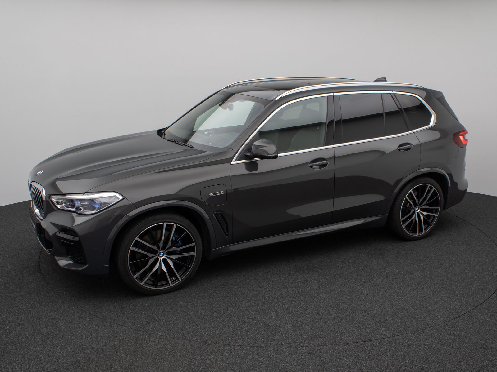 Fahrzeugabbildung BMW X5 xD45e M Sport Panorama 360°Laser HUD B&W 22"