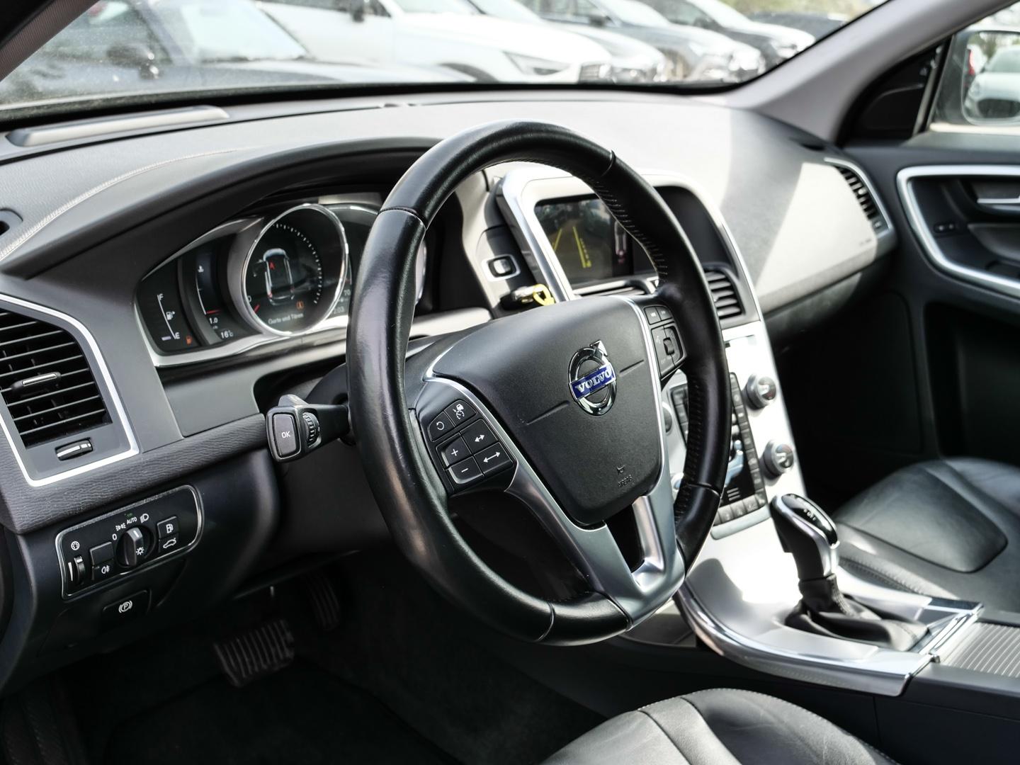 Volvo XC60 Summum 2WD El. Panodach Navi Leder Digitale