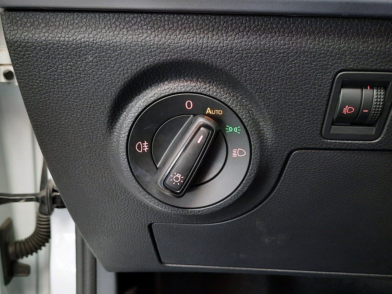Fahrzeugabbildung SEAT Arona FR TSI DSG *AHK*Cam*PDC*LED*Sitzhg*ACC*APP