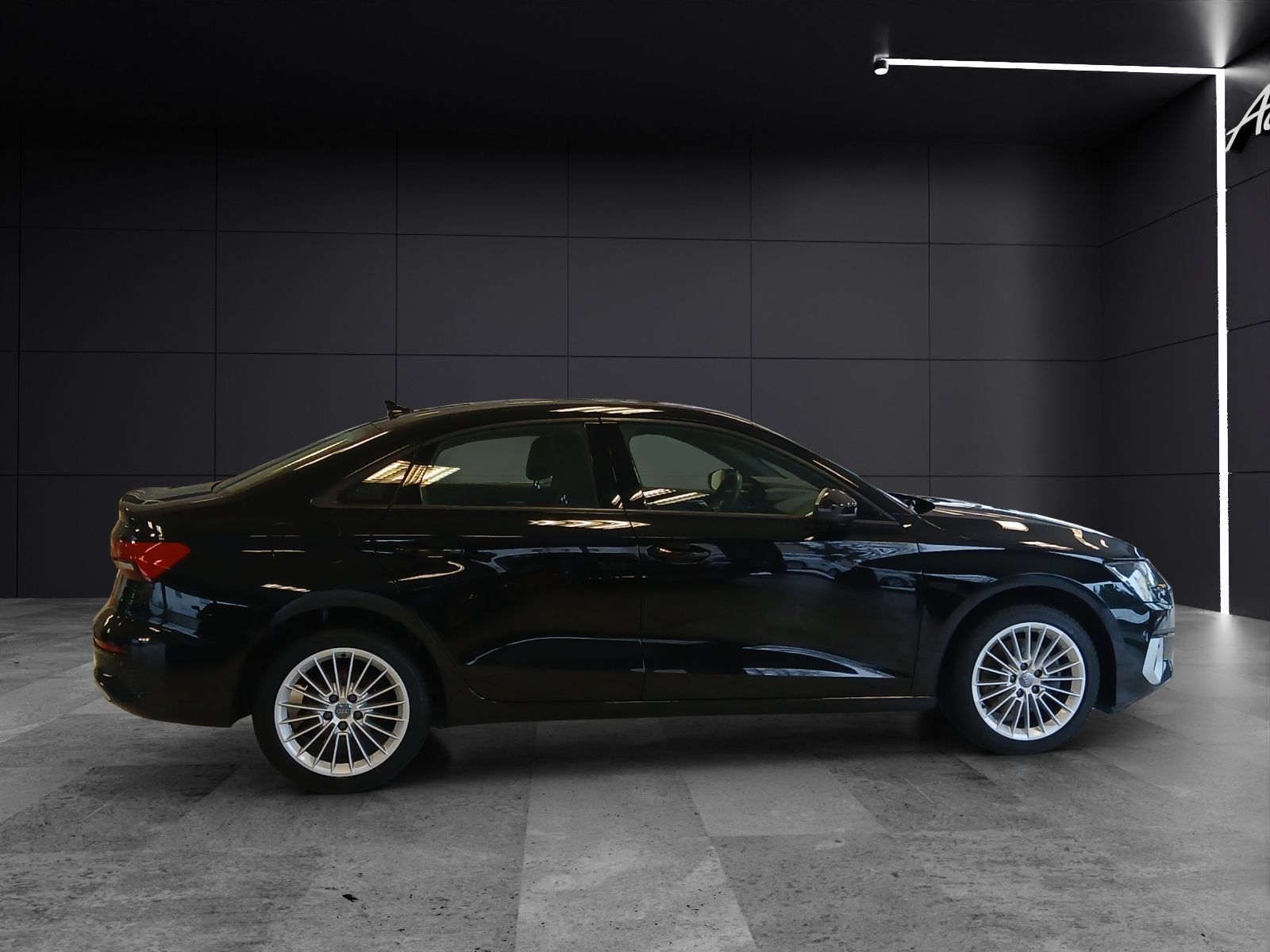 Fahrzeugabbildung Audi A3 Limousine 35 TFSI advanced S-tronic Navi AVC