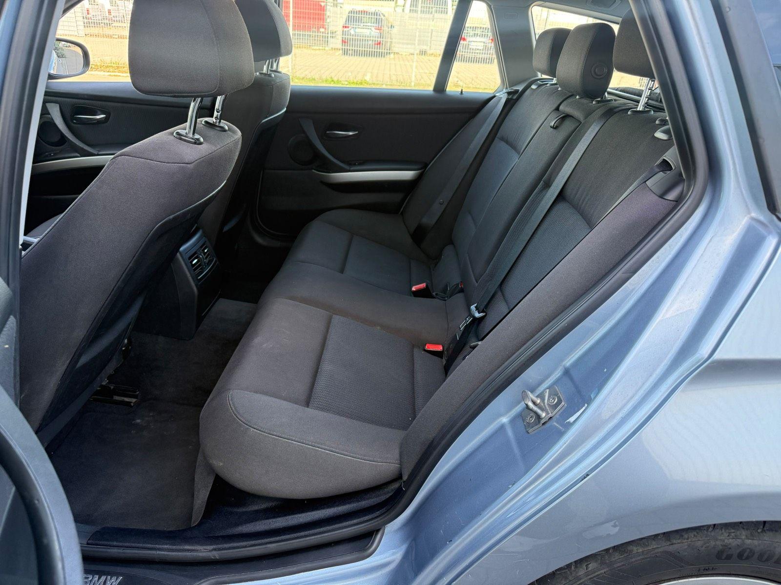 BMW 318 2012 — photo 12