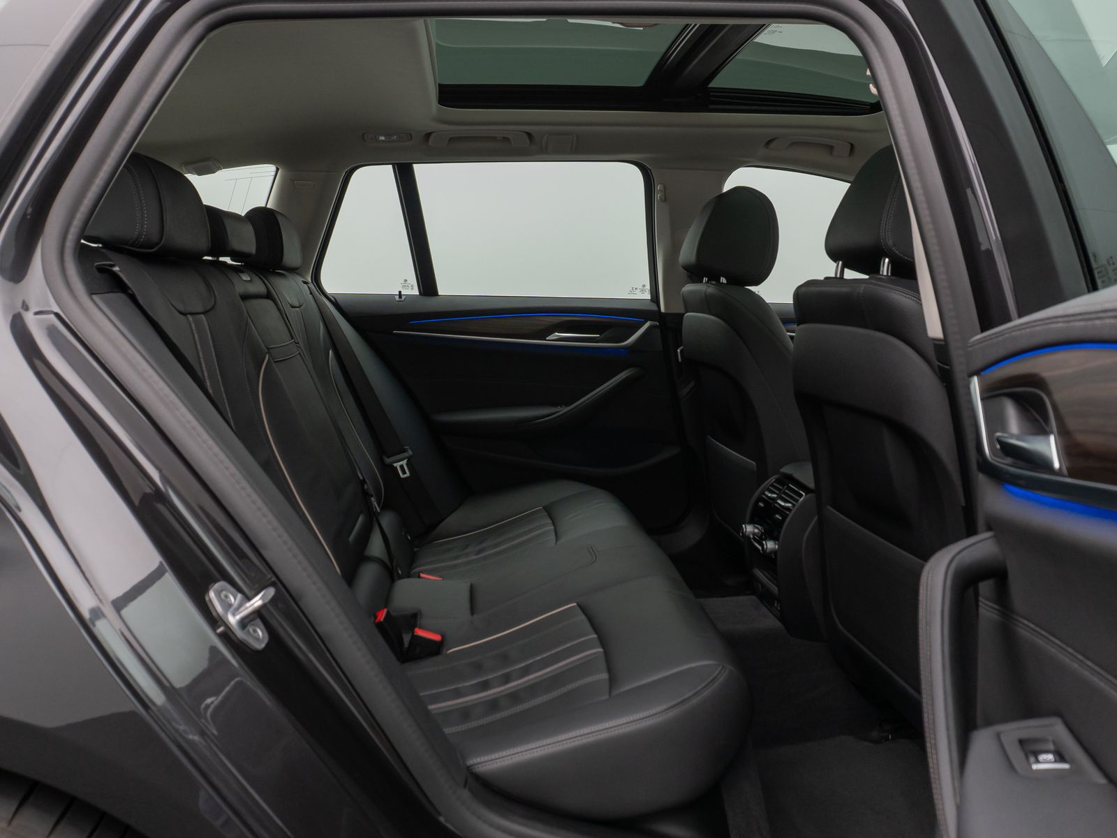 Fahrzeugabbildung BMW 530d Luxury Line Panorama Kamera DAB HiFi Alarm