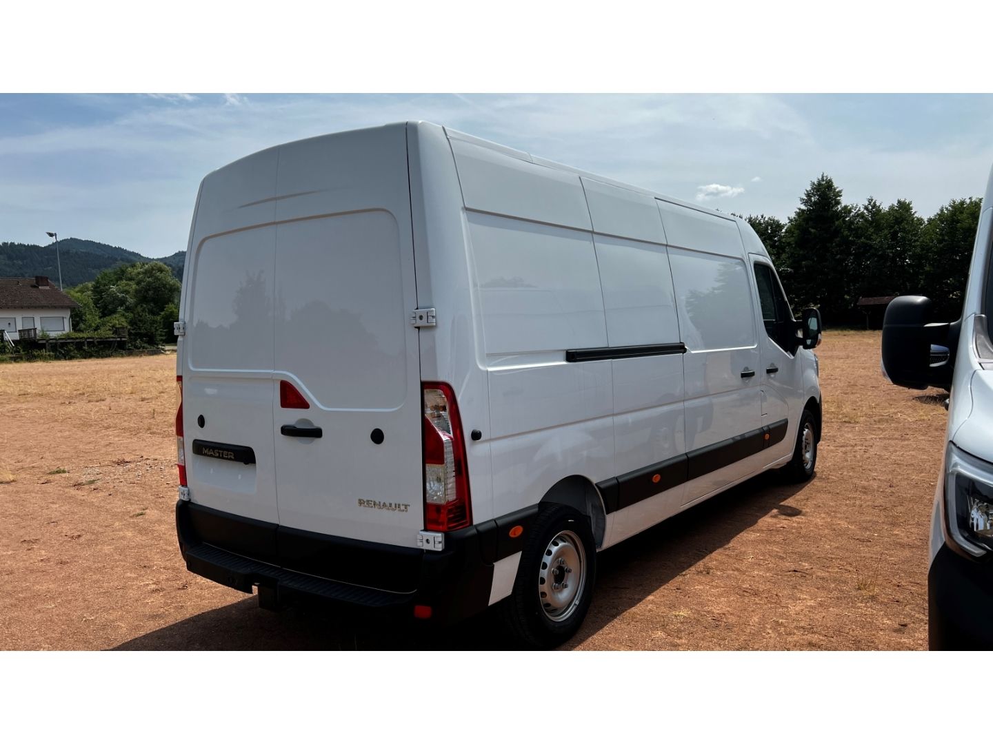 Fahrzeugabbildung Renault Master Kasten L3H2 HKa 3,5t 3 AHK Totwinkelassis