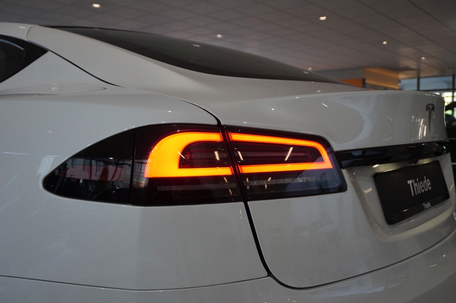 Fahrzeugabbildung Tesla Model S DUAL-MOTOR LONGRANGE NAVI/AMD/YOKE/LEDER