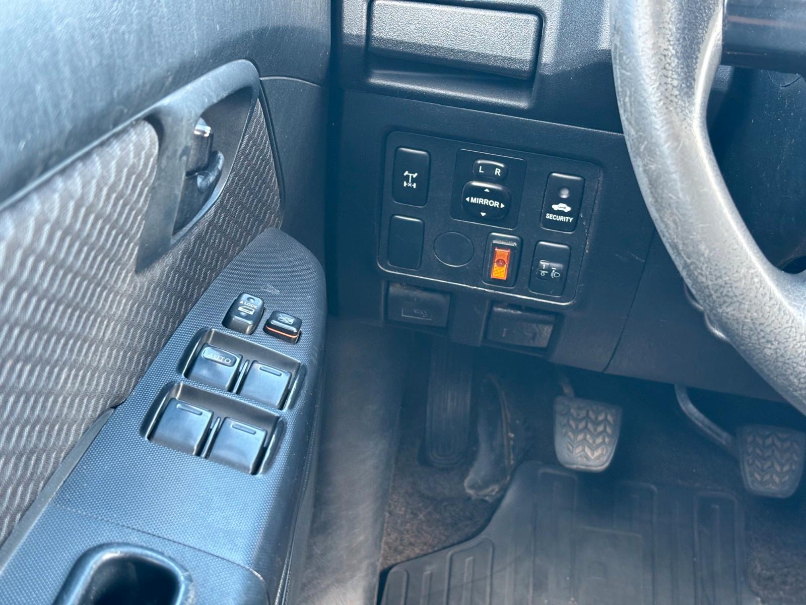 Toyota Hilux Double Cabine 2.5 144ch BVM - Carnet entretien - Attelage - Pneus toutes saisons