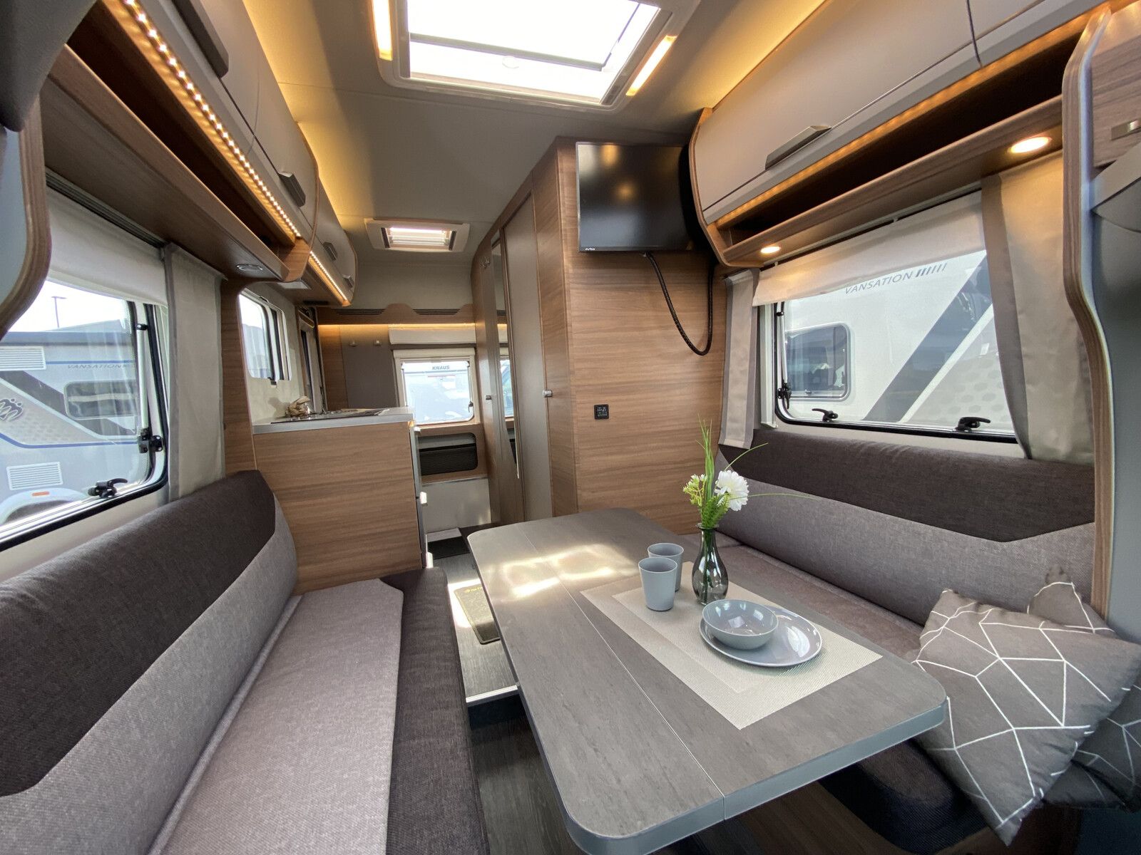 Fahrzeugabbildung Knaus Tourer Van VANSATION 500 LT Anhängerkupplung