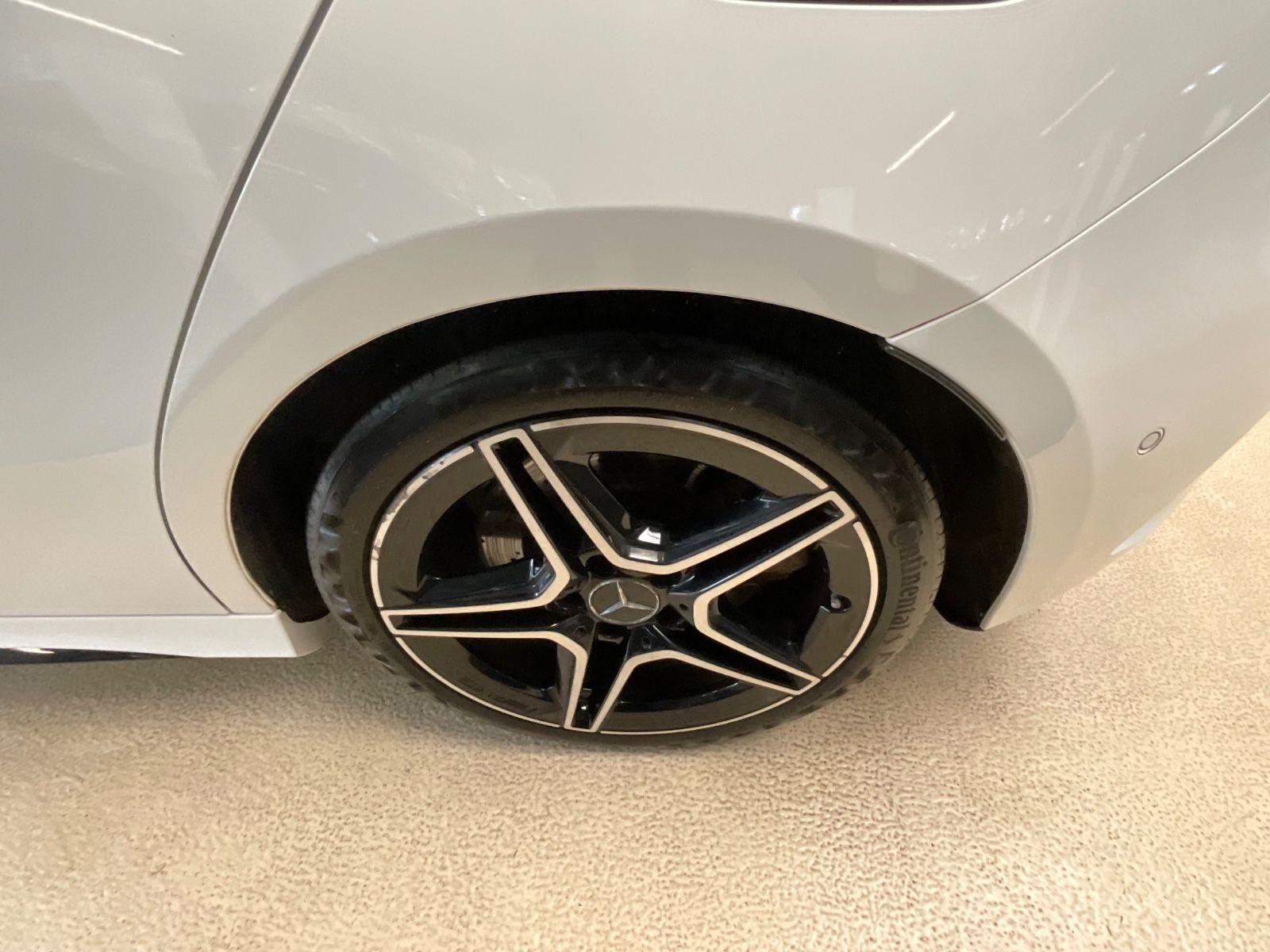 Fahrzeugabbildung Mercedes-Benz A 35 AMG 4Matic*Head-Up Display*MBUX