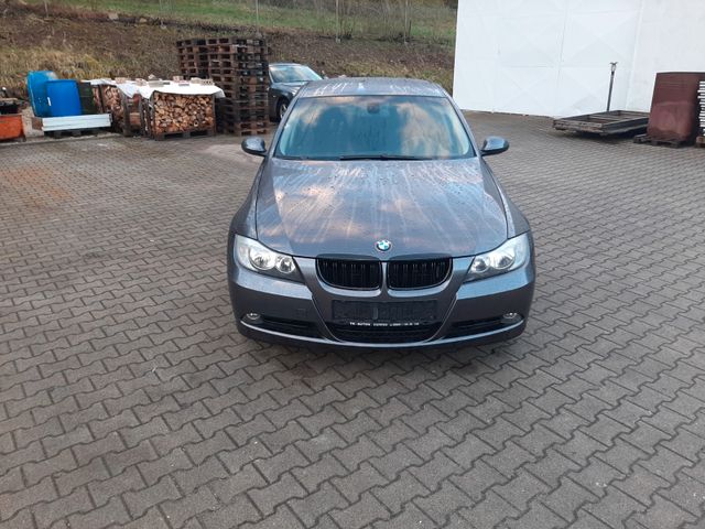 BMW 320i/SHZ/Tüv Neu/STEUERKETTE NEU