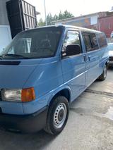 Volkswagen T4 California - blaue Volkswagen T4 California