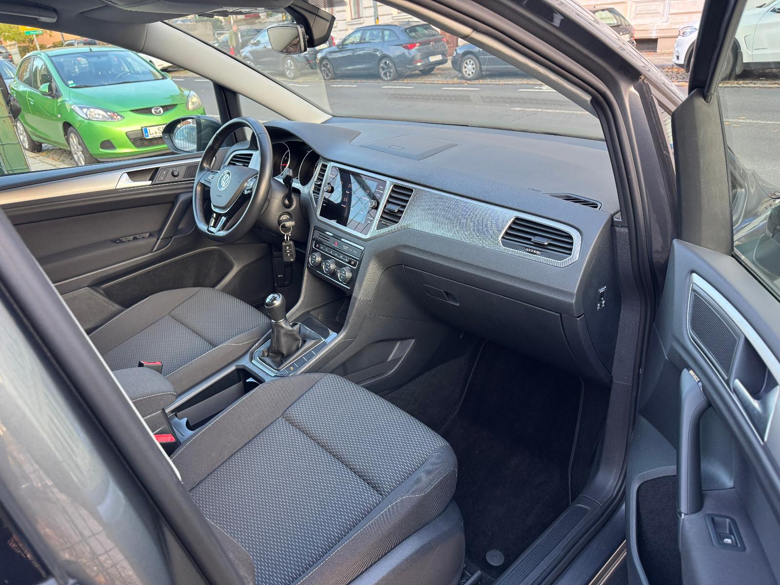 Volkswagen Golf SportsvanVII Trendline PDC V+H Tempomat AHK, миниатюра 8