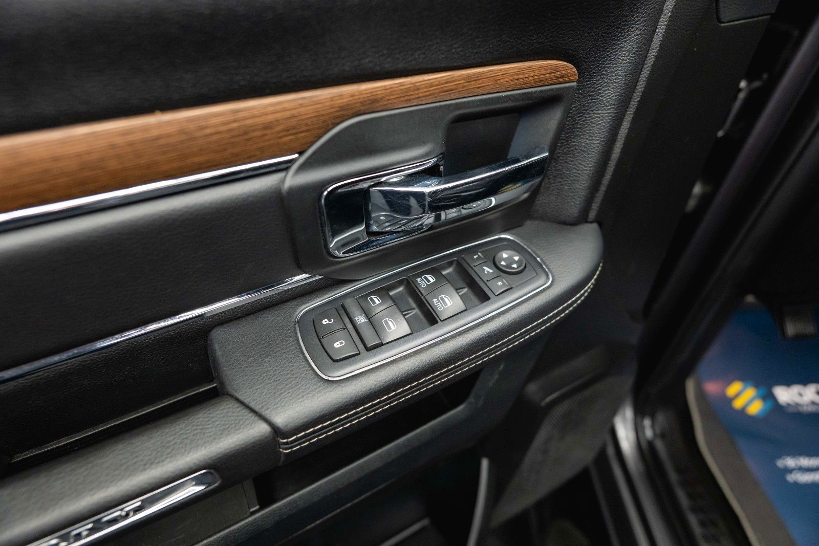 Fahrzeugabbildung Dodge RAM 5.7 V8 HEMI 4x4 Sport LARAMIE NightPaket 19%