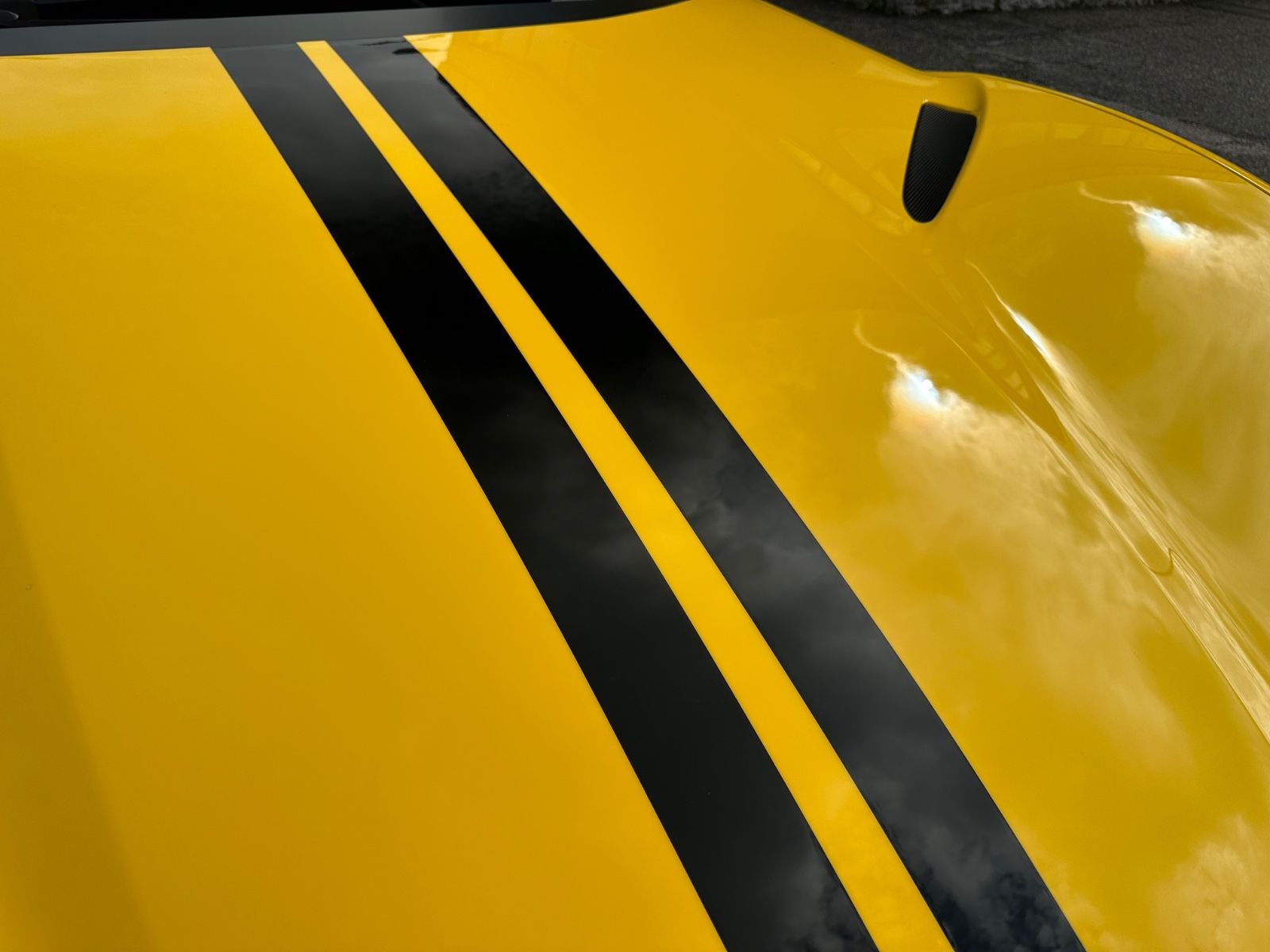 Fahrzeugabbildung Ferrari 812 GTS*Full Carbon*Lift*Painted Stripes*JBL