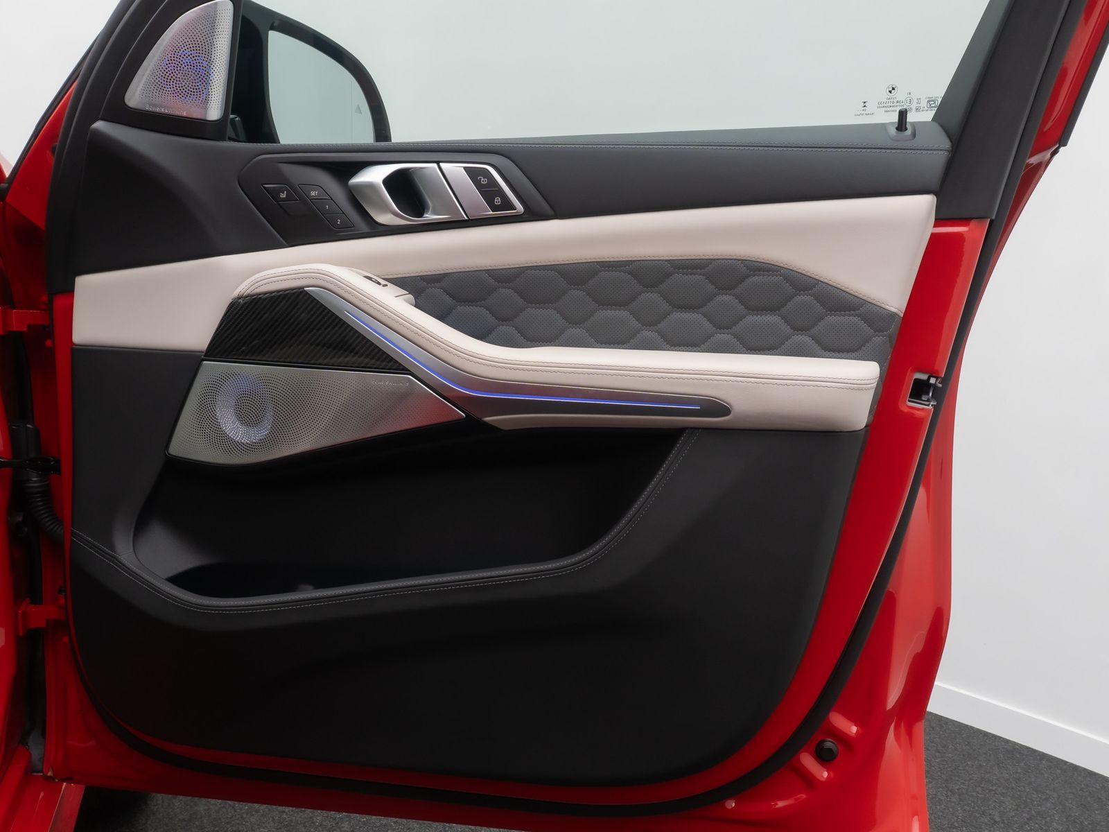 Fahrzeugabbildung BMW X5 M Competition Sky Lounge B&W Massage MegaVoll