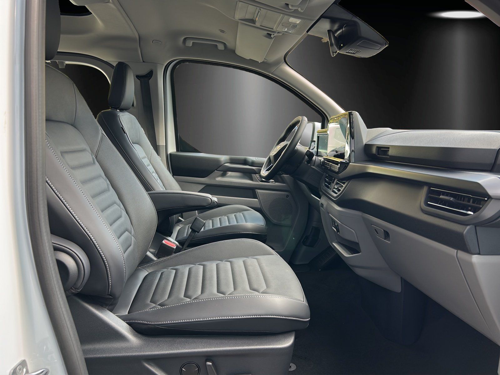 Fahrzeugabbildung Ford Tourneo Custom Titanium elekt. Tür Techn. Pak.
