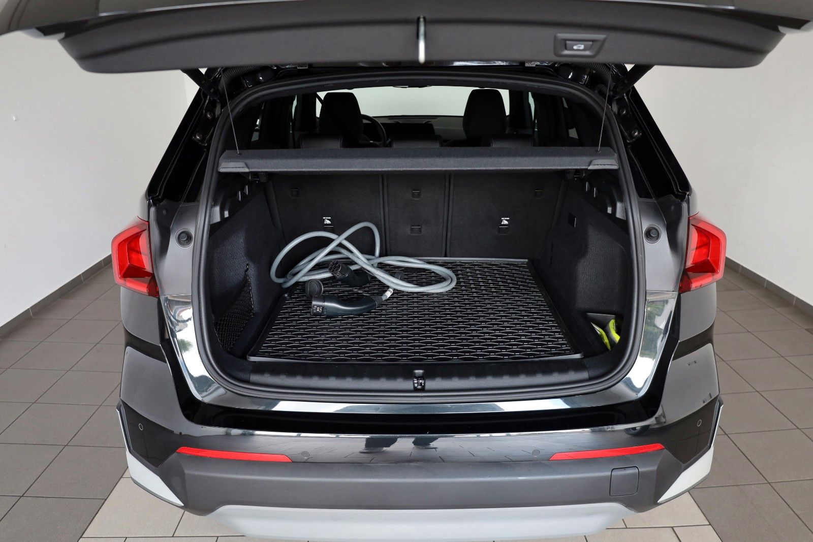 Fahrzeugabbildung BMW iX1 20 eDrive 68KWH Leder,Navi,LED,Parkassistent
