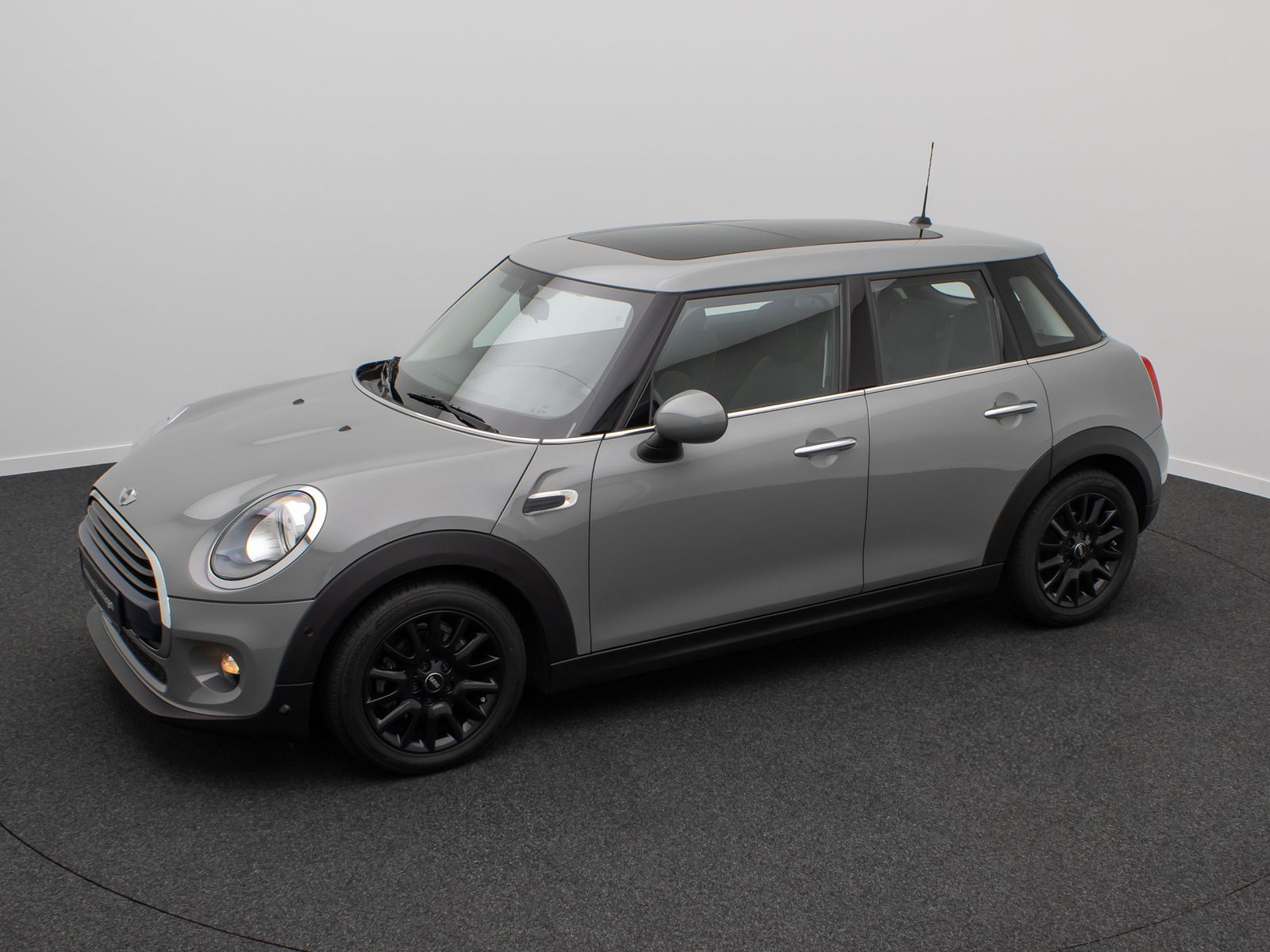 Fahrzeugabbildung MINI Cooper Clubman Tempomat ParkAss Panorama LM