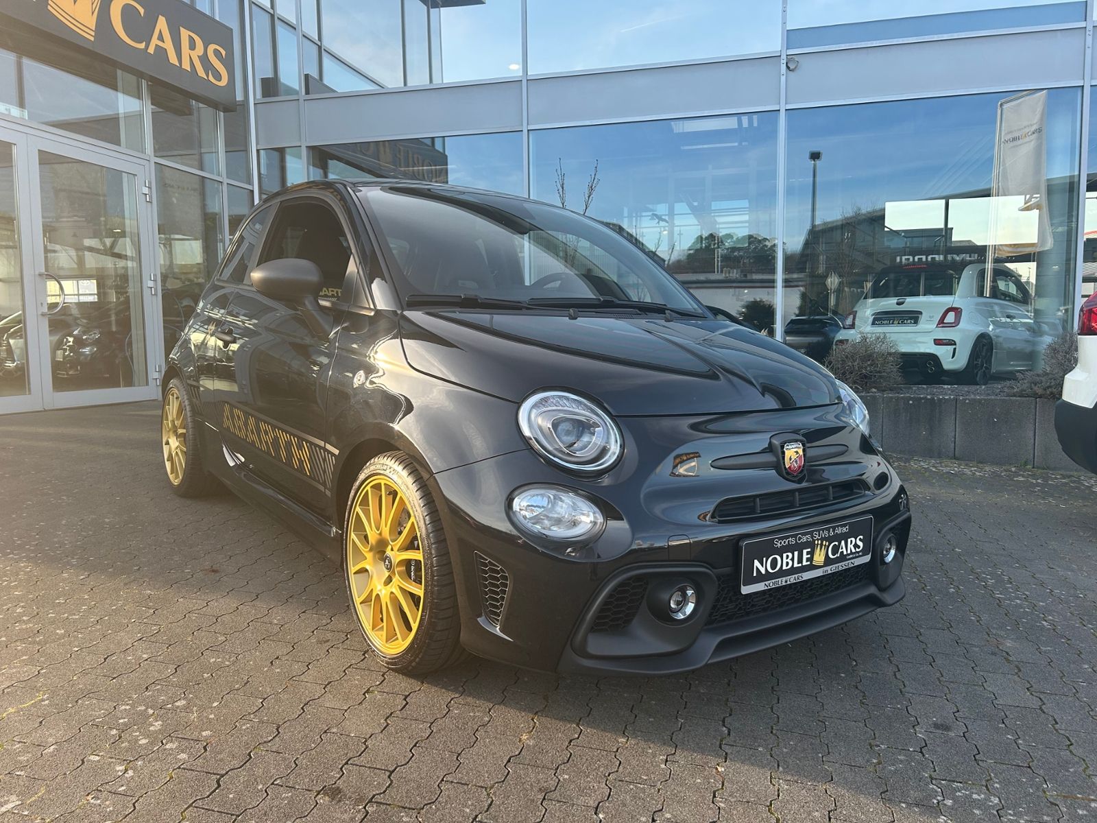 Fahrzeugabbildung Abarth 695 75 Anniversario 1.4 T-Jet BEATS
