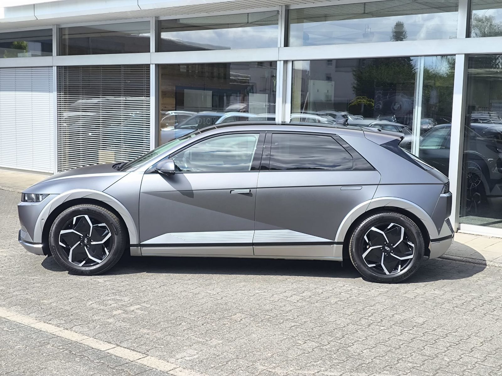Fahrzeugabbildung Hyundai Ioniq 5 Uniq PANO+AHK+SHZ+HEADUP+NAV+ACC+360°+