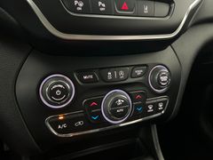 JEEP CHEROKEE / AHK / 4x4 / NUR 85.tKM / ALPINE / JEEP CHEROKEE / AHK / 4x4 / NUR 85.tKM / ALPINE /