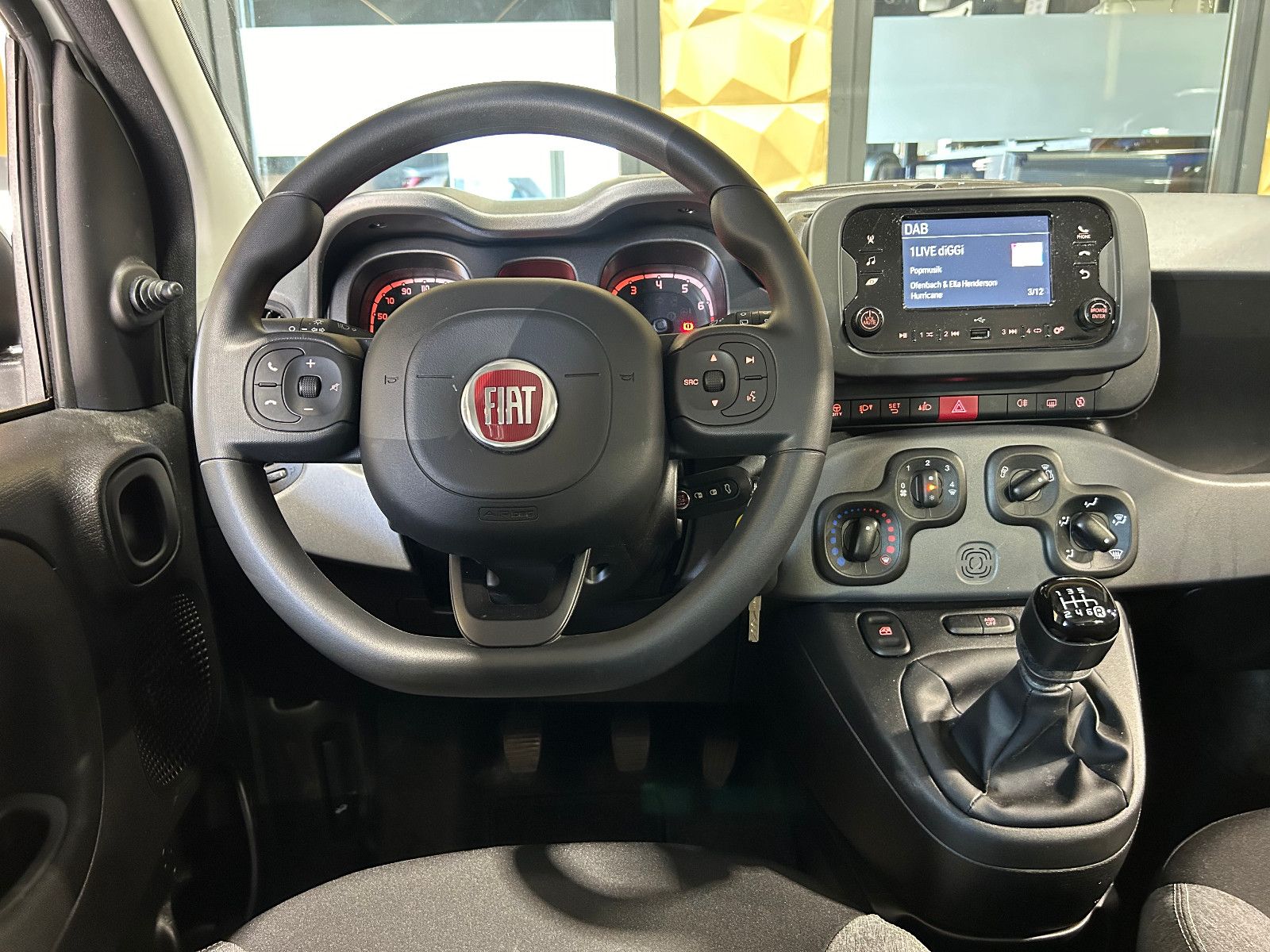 Fahrzeugabbildung Fiat Panda Base/KLIMA/4-TÜRER/DAB/ALLWETTER
