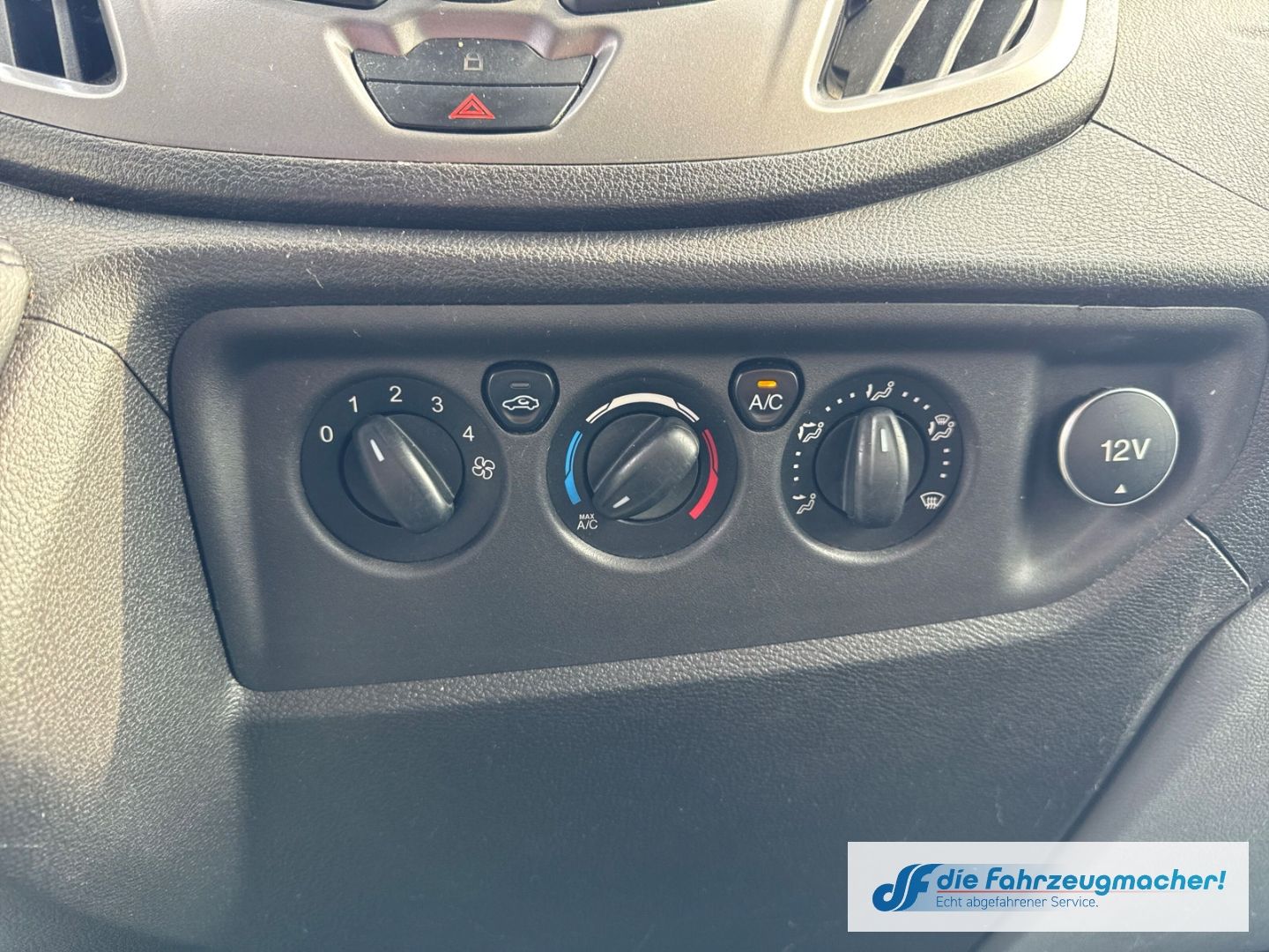 Fahrzeugabbildung Ford Transit Kombi 350 L3 Trend 2.2 TDCi DPF *EXPORT
