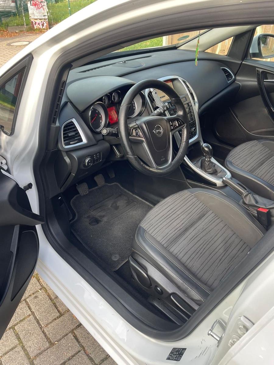 Opel Astra 2015 — photo 13