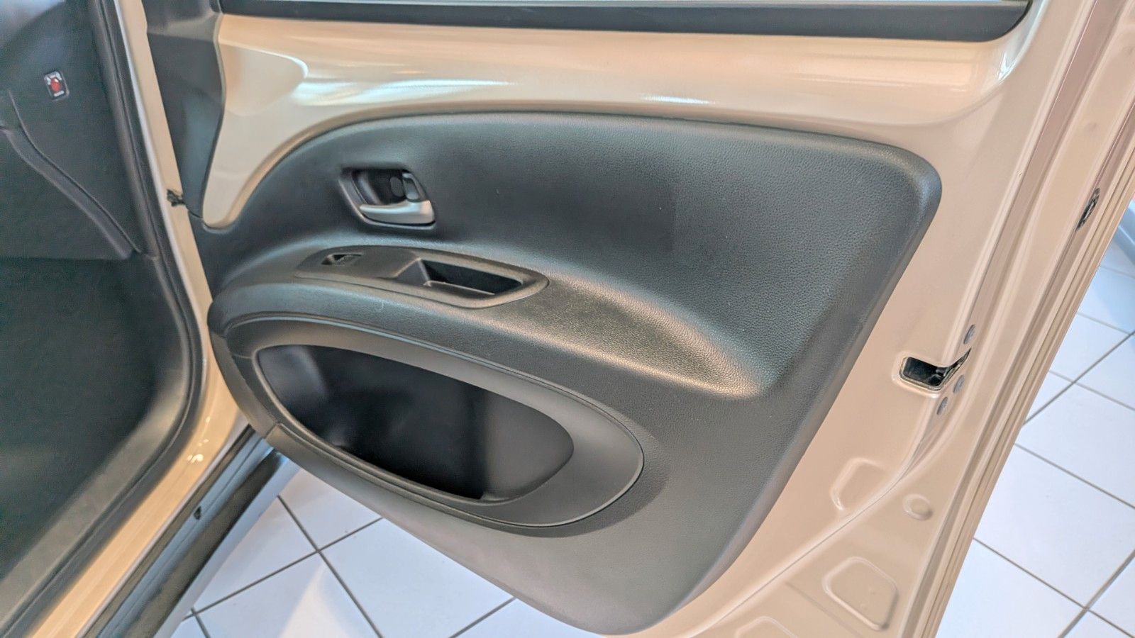 Fahrzeugabbildung Toyota Aygo X Pulse inkl. Rückfahrkamera