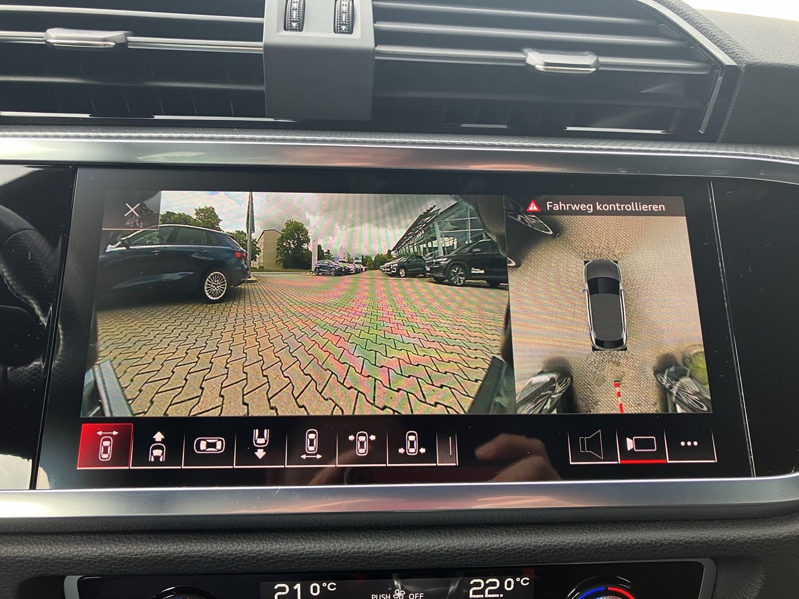 Fahrzeugabbildung Audi Q3 Sportback 45 TFSI quattro S line LED virtual