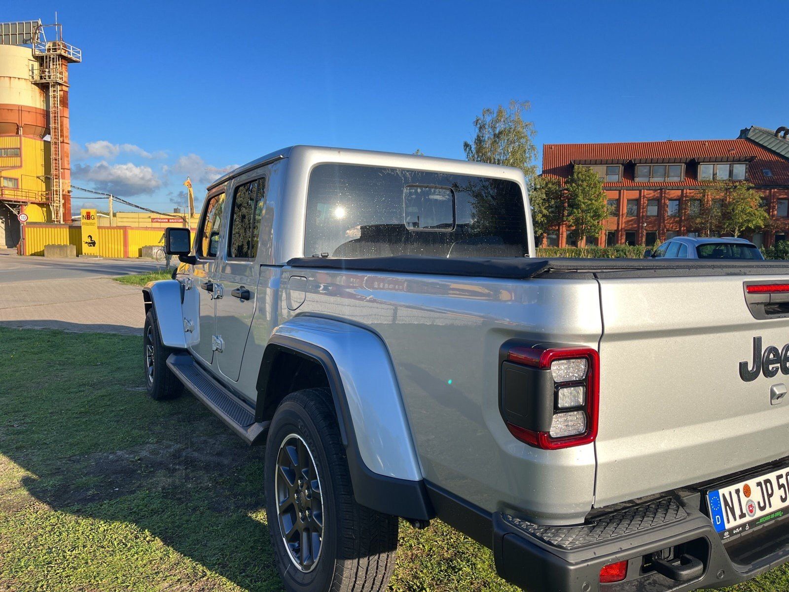 Fahrzeugabbildung Jeep Gladiator Overland 4WD