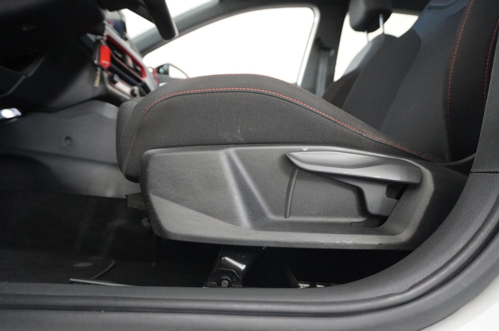 Fahrzeugabbildung SEAT Ibiza 1.0 TSI FR SPORT DSG NAVI/LED/VIRTU/SH/DAB