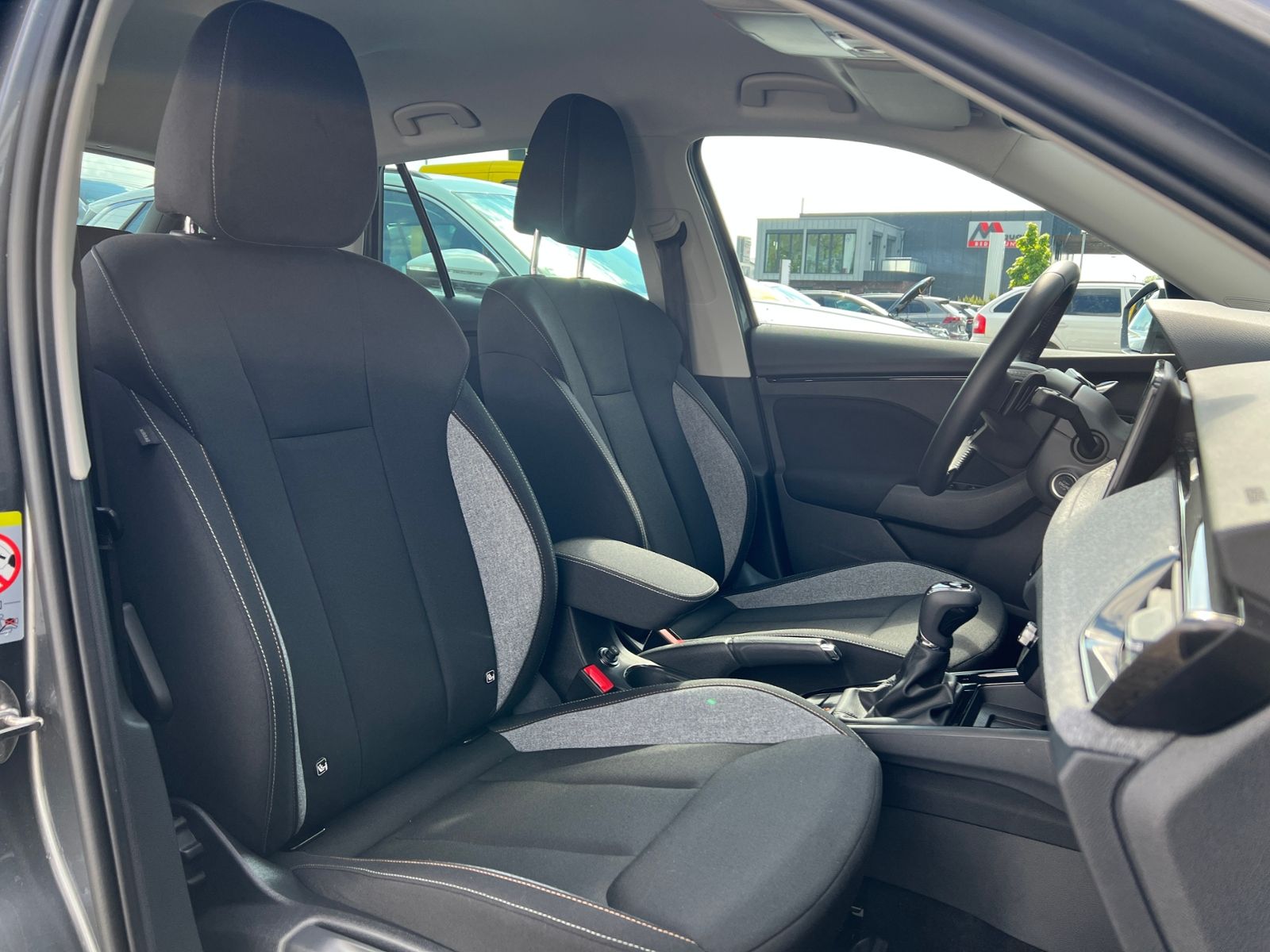 Fahrzeugabbildung SKODA Kamiq Selection Tour 1.0 TSI DSG *AHK, LED, Navi