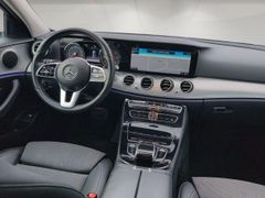 MERCEDES-BENZ E 220 d 4Matic /MultiBeam/Totwinkel+Spurhalte/