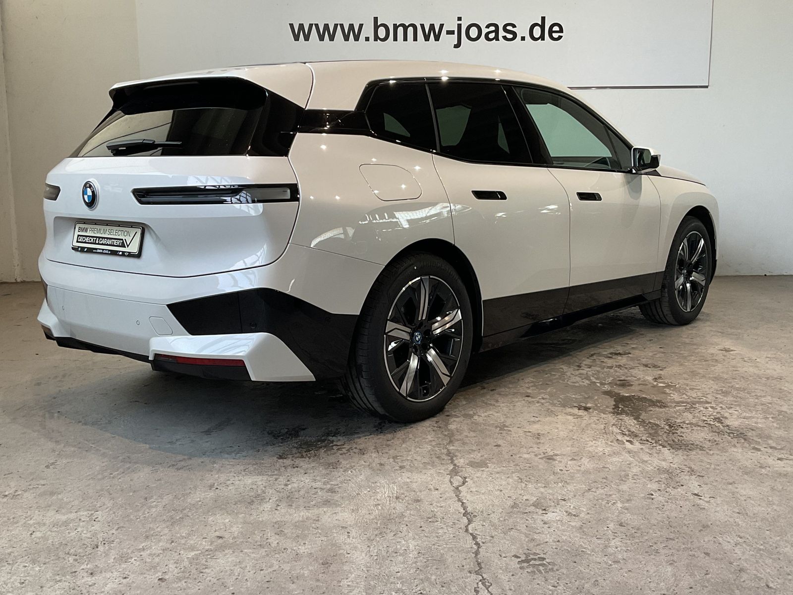 Fahrzeugabbildung BMW iX xDrive50 Sportpaket HK HiFi Pano.Dach AHK