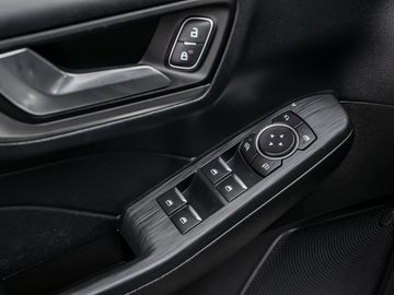 Ford Kuga 2.5 Plug-In Hybrid Titanium X Einparkassi.