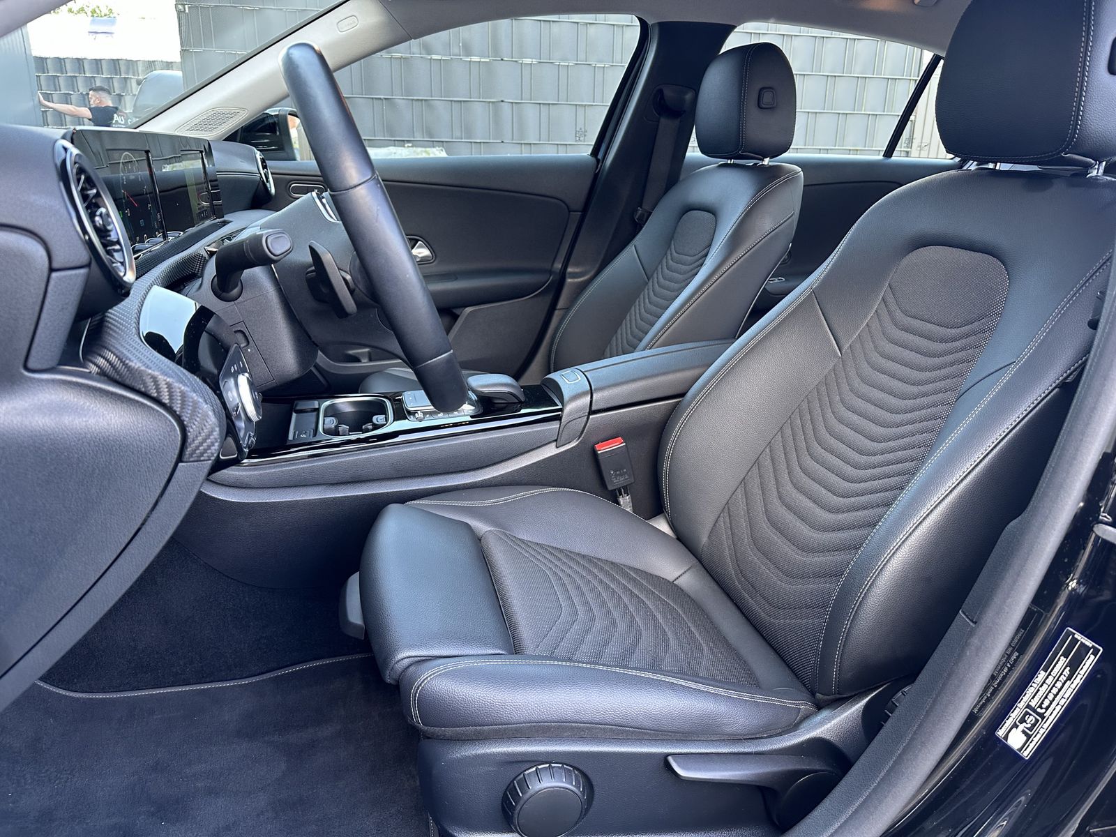 Fahrzeugabbildung Mercedes-Benz A 250e Style NAV+LED+WIDESCREEN+CARPLAY+DISTRONI