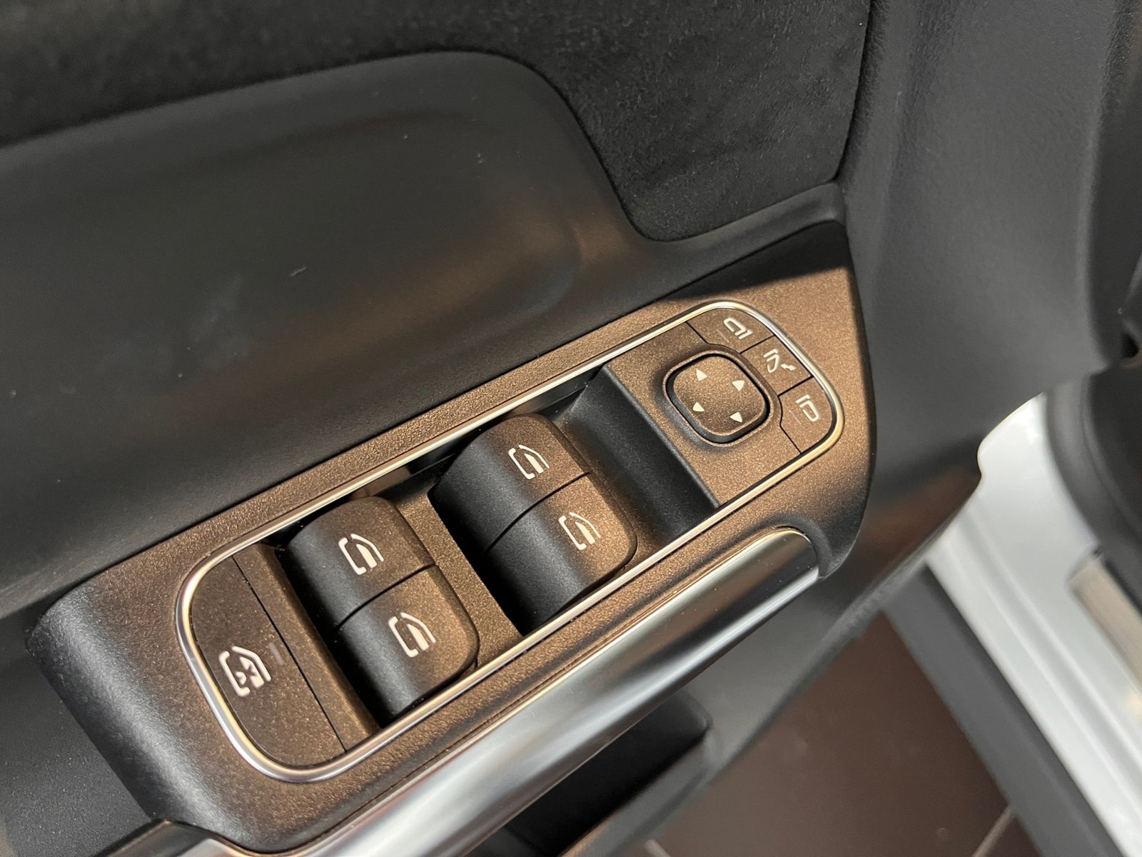 Fahrzeugabbildung Mercedes-Benz GLA 250 4Matic AMG Line PANO LED NAVI