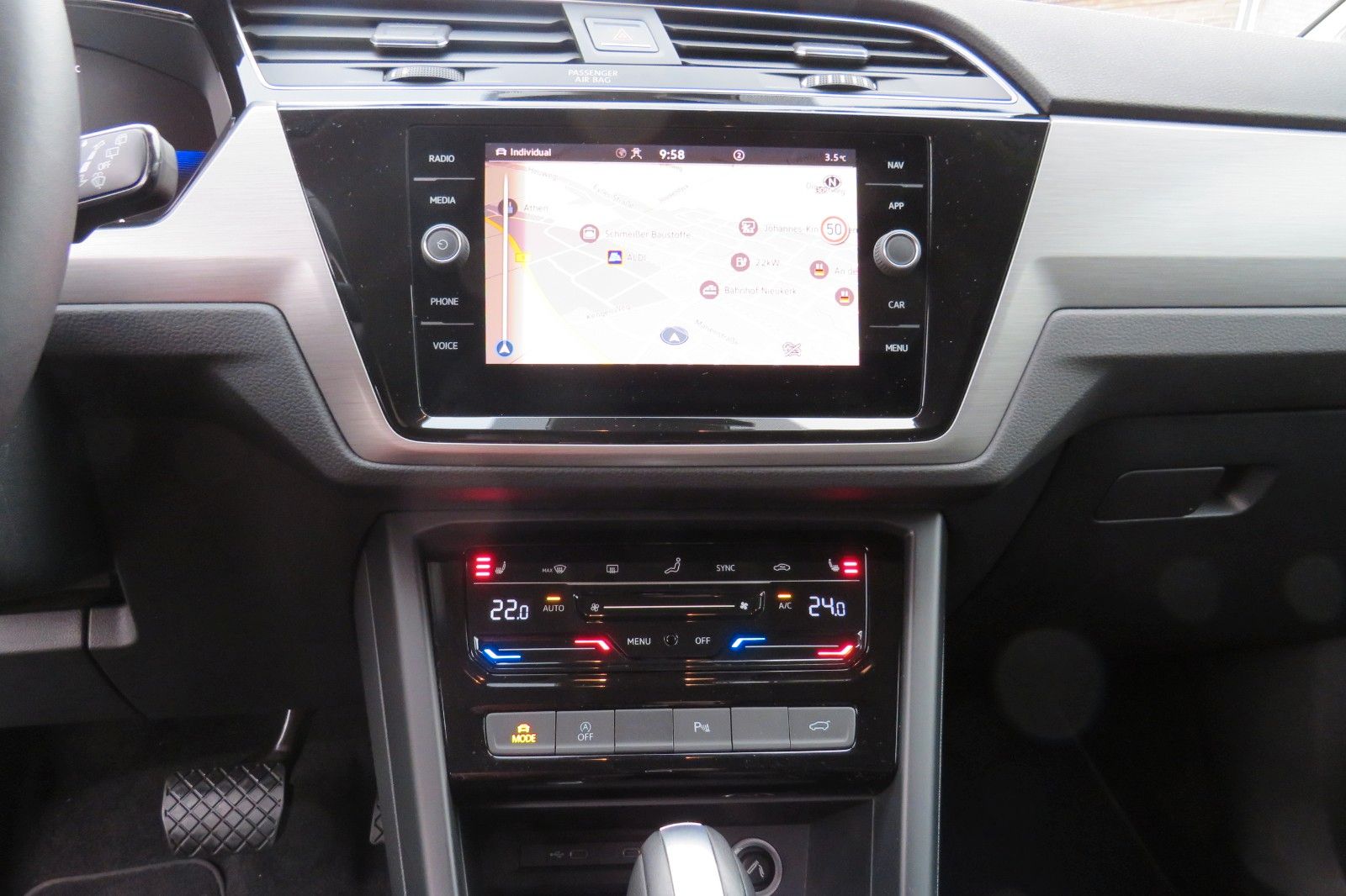 Fahrzeugabbildung Volkswagen Touran Comfort DSG AHK 7-SITZE KAMERA LED 1.H