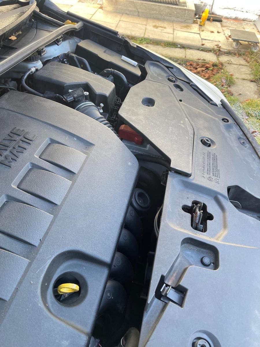 Toyota Avensis 2010 — engine 147 HP (108kW)