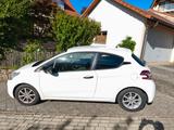 Peugeot 208 / 1.0 