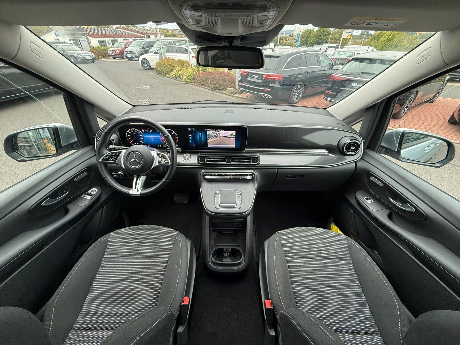 Fahrzeugabbildung Mercedes-Benz V 250 d Kompakt DISTRONIC AHK2,5to Kamera