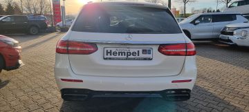 Bild 4 Mercedes-Benz E 63 AMG S 4Matic T-Modell PanoNight-Paket