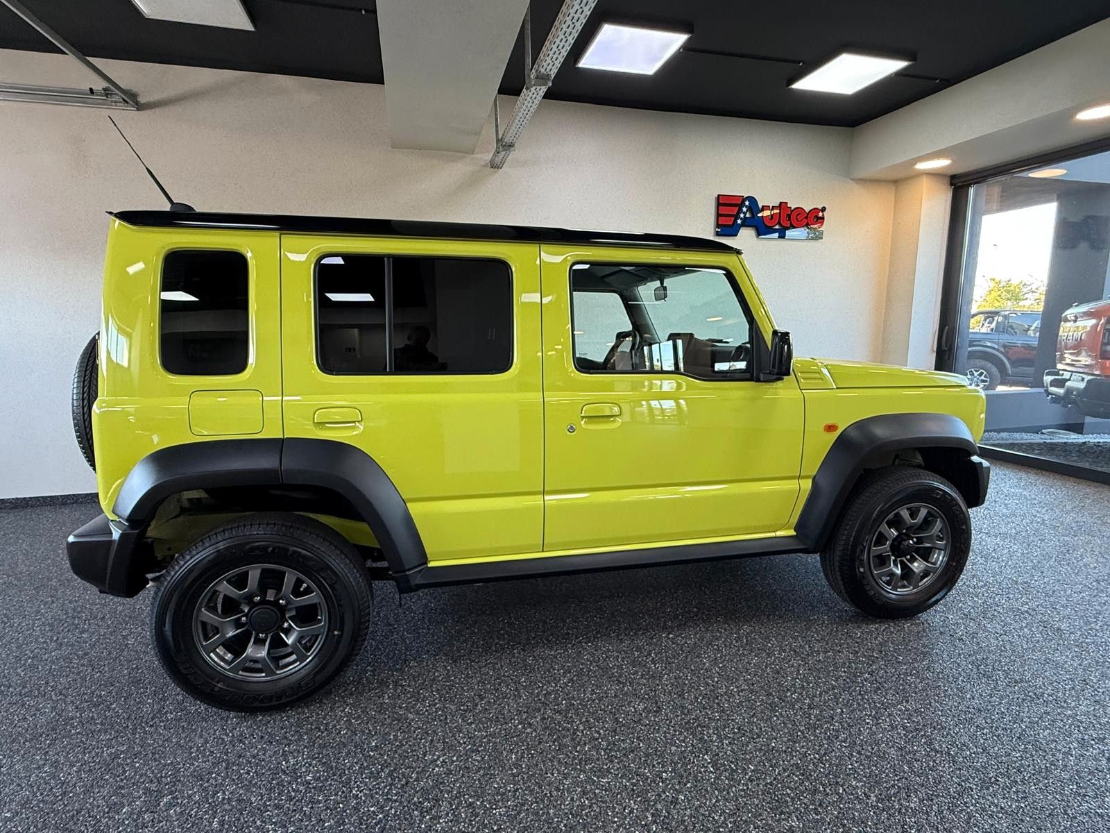 Fahrzeugabbildung Suzuki Jimmy GLX 4-TÜRER AUTOMATIK
